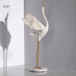 Statue en résine représentant un oiseau échasseur artistique