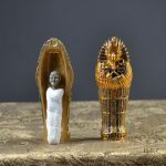 Détail artistique de la statue de pharaon