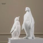 Pingouin origami en sculpture, pièce unique d'art décoratif