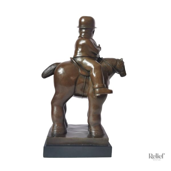 Objet d'art en bronze d'une hauteur de 38 cm