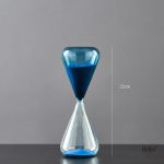 Sculpture abstraite sablier, art actuel pour décoration