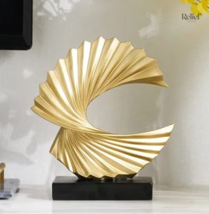 Art contemporain : sculpture abstraite dorée de 28 cm