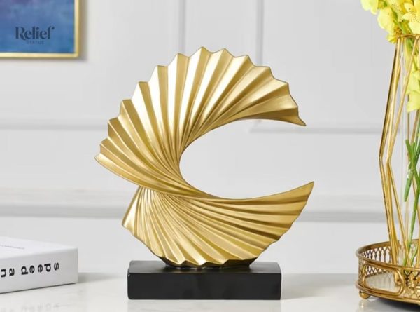 Sculpture contemporaine 28 cm, élégance et design doré