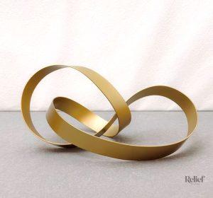 Sculpture abstraite en métal doré, 14 cm de hauteur