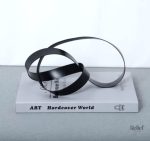 Sculpture abstraite en métal noir 14 cm, design moderne