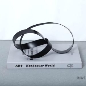 Sculpture abstraite en métal noir 14 cm, design moderne