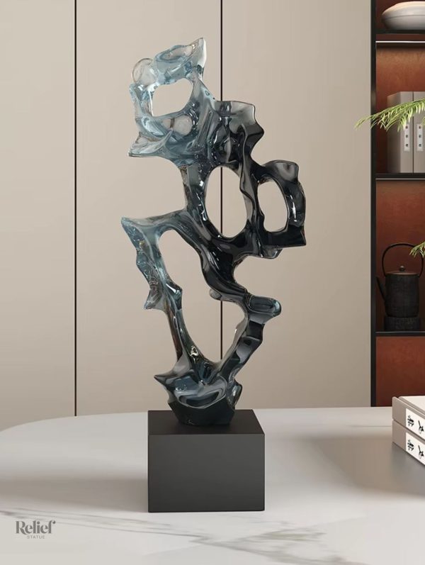 sculpture-abstraite-en-resine-bleu-transparente-43-cm-1 Sculpture abstraite en résine bleue transparente 43 cm