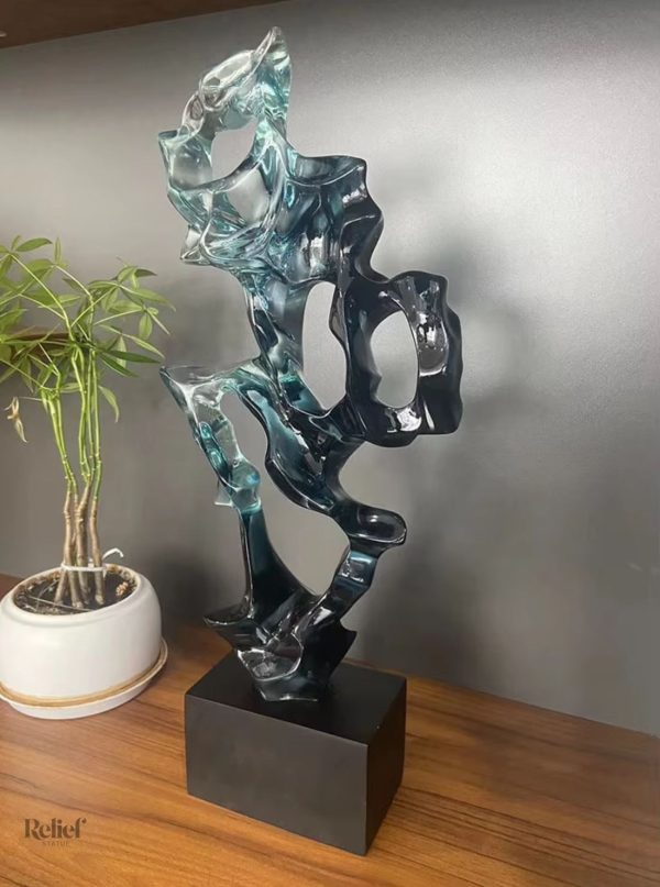 Art moderne en résine, sculpture bleue transparente