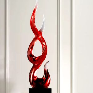 Sculpture abstraite en résine rouge transparent 67 cm