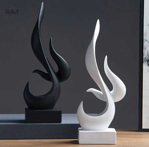 Sculpture flamme blanche, design moderne et artistique