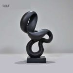 Sculpture géométrique abstraite noire minimaliste 59 cm
