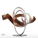 Sculpture chic en métal pour espace moderne