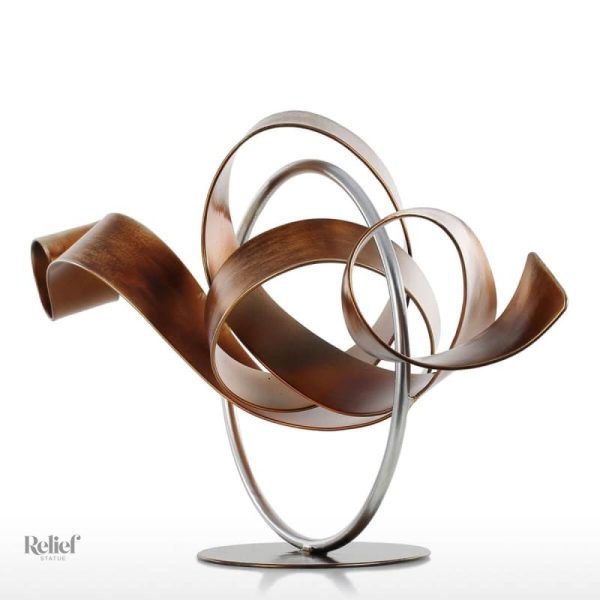 Sculpture chic en métal pour espace moderne
