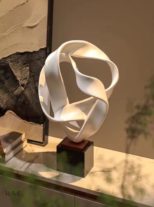 Statue moderne design blanche 41 cm