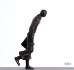 Art contemporain en métal, sculpture 29 cm, esthétique minimaliste