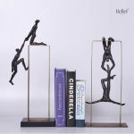 Design contemporain de statue d'Homme acrobate