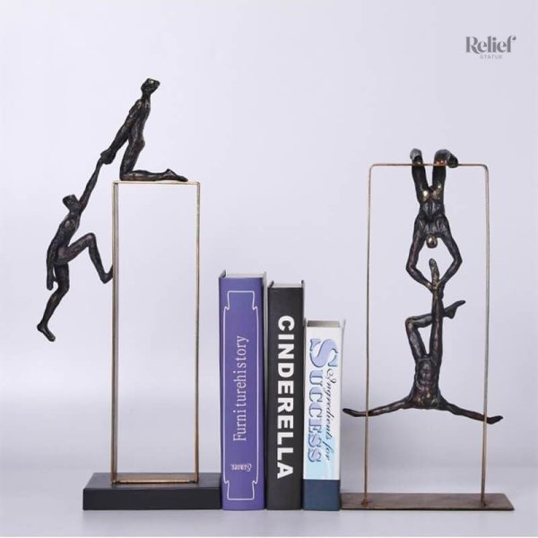 Design contemporain de statue d'Homme acrobate