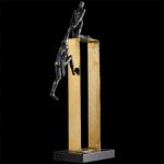 Sculpture d'homme au design artistique et audacieux