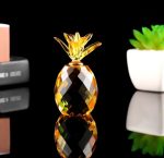 Sculpture ananas doré en cristal 7 cm