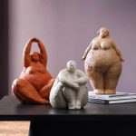 Statue contemporaine femme ronde, 27 cm