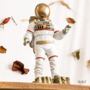 Sculpture d'astronaute, détail contemporain pour intérieur