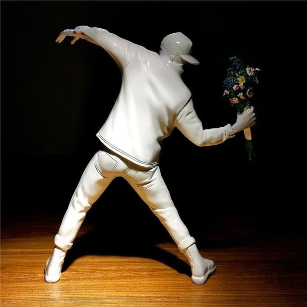 Banksy Flower Bomber en sculpture