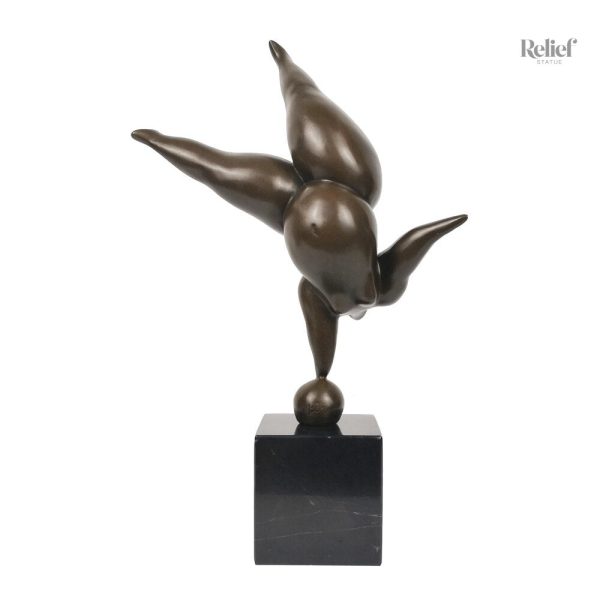 Femme en bronze, sculpture élégante de 34 cm