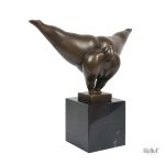 Statue en bronze de femme, dimensions 22 cm, design élégant