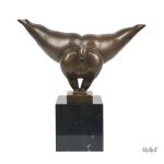Sculpture en bronze véritable, représentation féminine stylisée