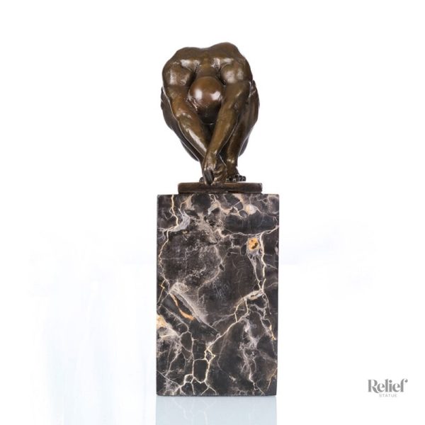Statue en bronze représentant un plongeur élégant