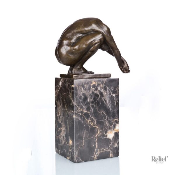 Sculpture contemporaine en bronze, thème du plongeon