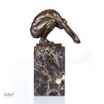 Œuvre en bronze inspirée par l'art du plongeur