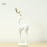 Art décoratif en forme de cerf stylisé