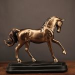 Sculpture dorée effet bronze, 20 cm de hauteur