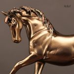 Statue décorative cheval en finition dorée
