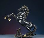 Sculpture cheval cabré en laiton effet marbre noir