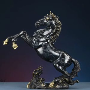 Sculpture cheval cabré en laiton effet marbre noir