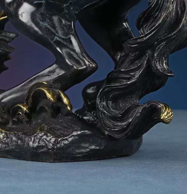 Sculpture de cheval en laiton, pièce artistique contemporaine