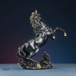 Sculpture en laiton, cheval cabré avec finition noire brillante