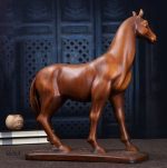 Cheval décoratif en résine, style bois naturel
