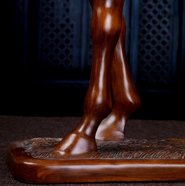 Sculpture contemporaine de cheval en résine