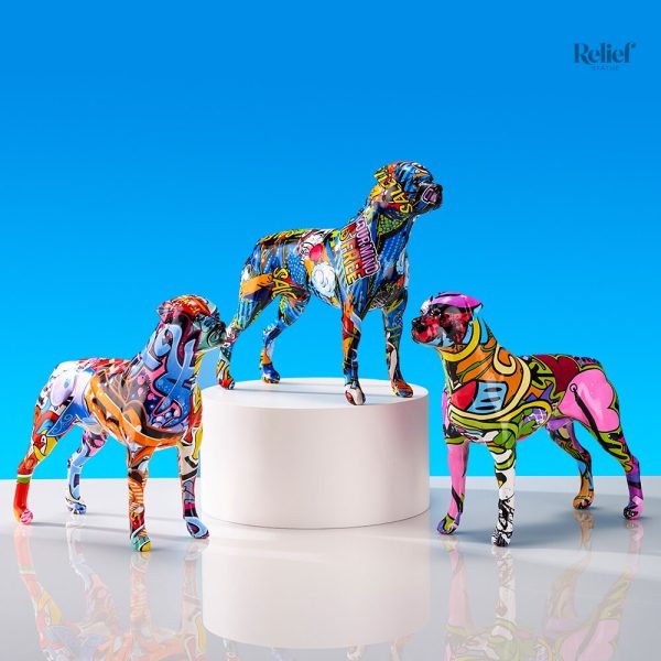Statue artistique représentant un chien en pop art vibrant