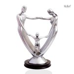 Statue Couple Famille Unie en design élégant et moderne