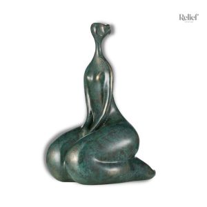 Statue Femme Ronde Assise Seule 30 cm
