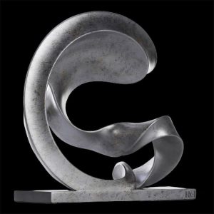 Statue moderne en fonte, design élégant et contemporain