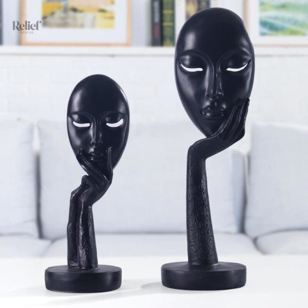 Art abstrait : visage femme pensif en statue
