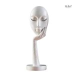 Statue artistique de femme en méditation