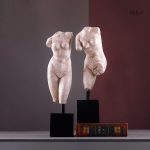 Sculpture abstraite femme, élégance et modernité