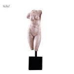 Sculpture artistique corps féminin, expression moderne et unique