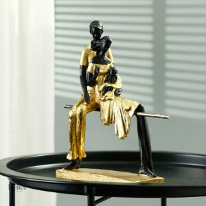 Statue représentant un couple en harmonie